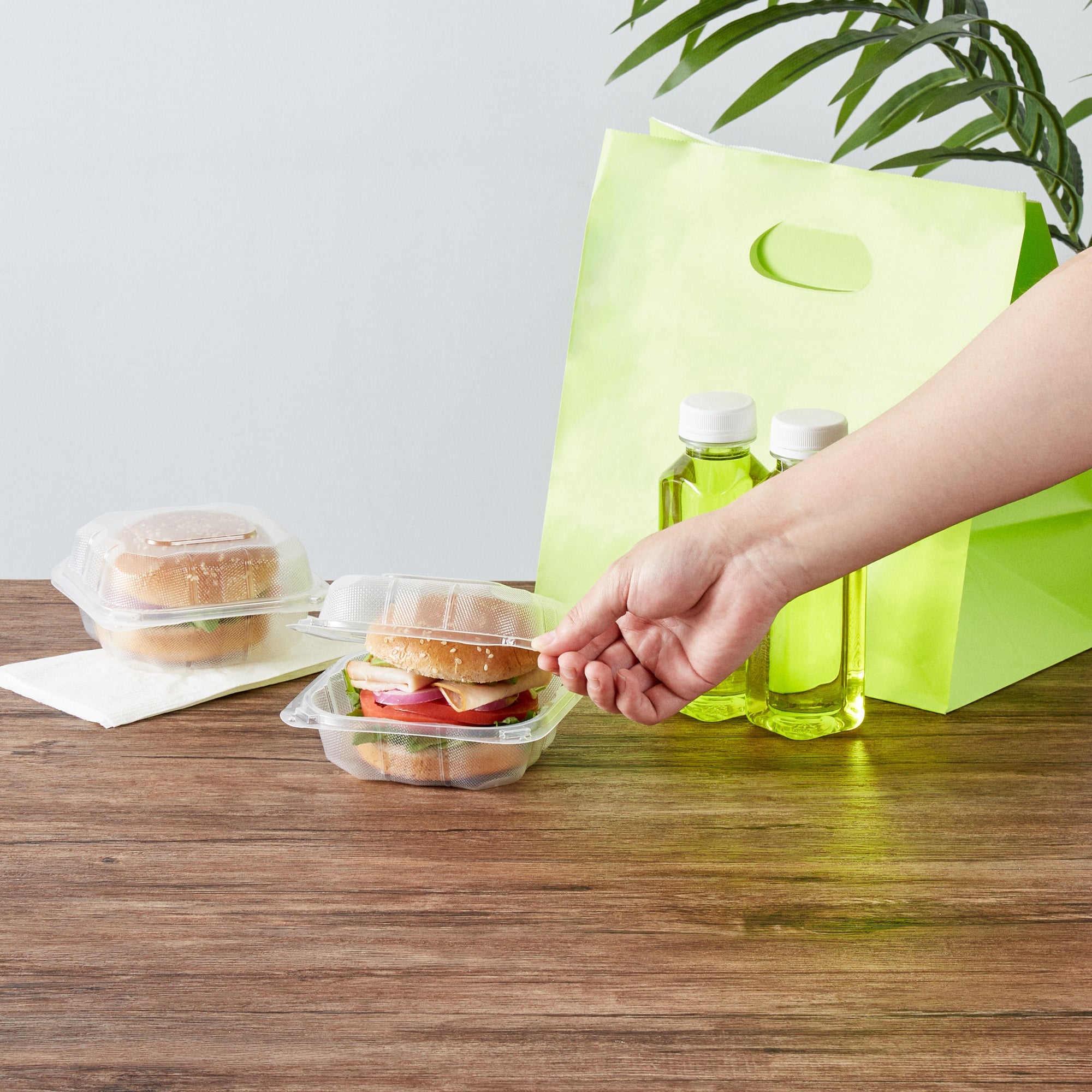 Chef 101 13 oz Square Clear Plastic Clamshell Container - Microwavable - 5 1/2" x 5 1/2" x 2 3/4" - 50 count box